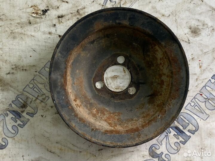 Шкиф помпы audi 80