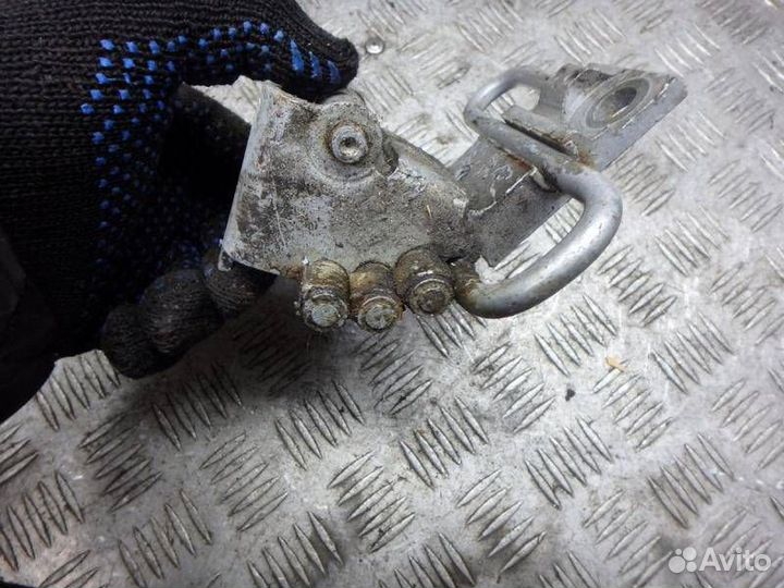 Петля двери Audi A6 C6 2004 8E0831412B