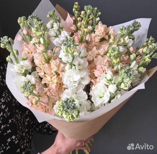 Букет с ароматной матиолой. Доставка цветов