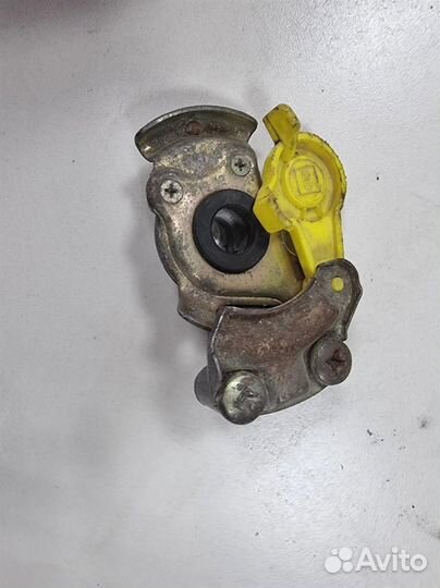 Головка соединительная тормозной системы прицепа