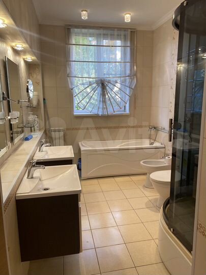 Коттедж 220 м² на участке 5 сот.