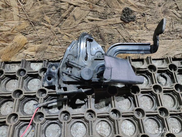 Замок капота передний Genesis G70 седан G4KL