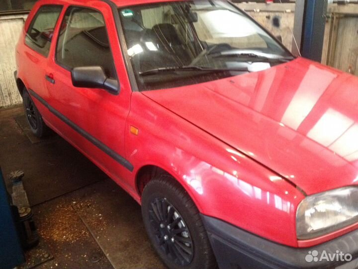 Разбор на запчасти Volkswagen Golf 3