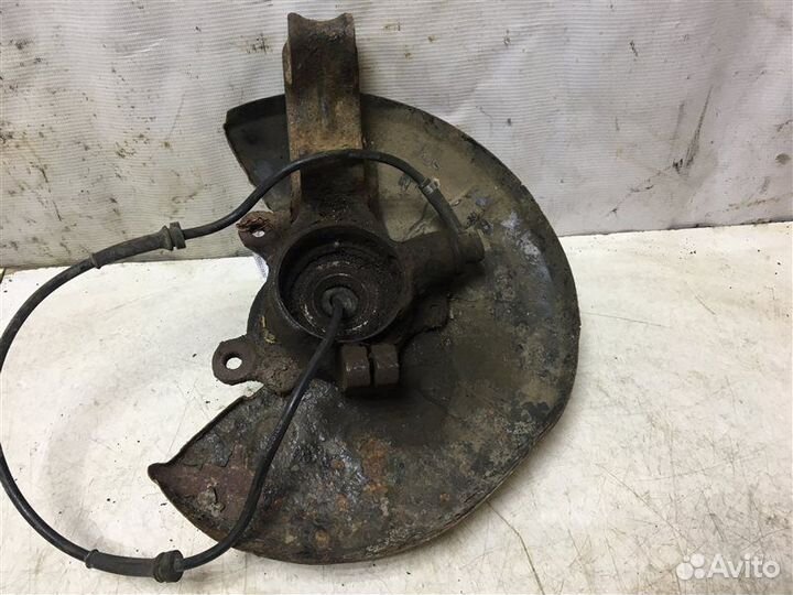 Кулак поворотный задний левый Audi 80/90 B3