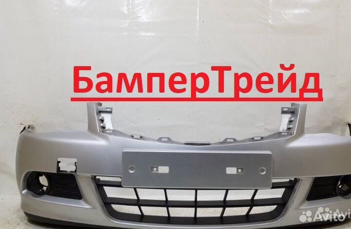 Передний бампер на Ниссан Альмера G15 серебро ZBD