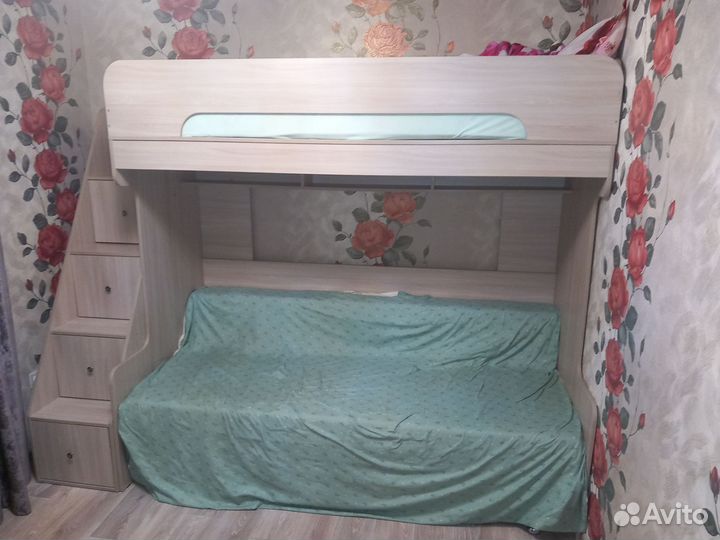 Кровать двухьярусная
