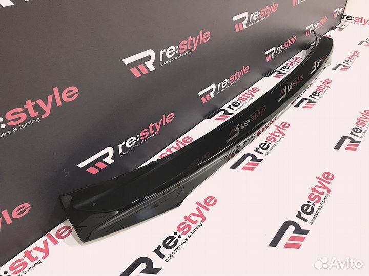 Спойлер Под стекло Lexus LX570 08-15г Черный