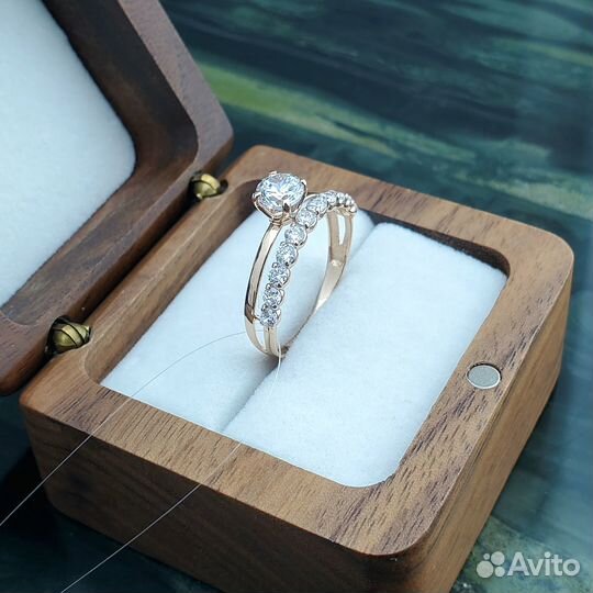 Кольцо из красного золота с фианитами