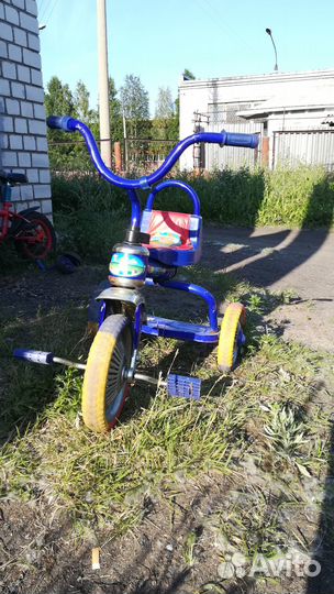 Трехколесный велосипед