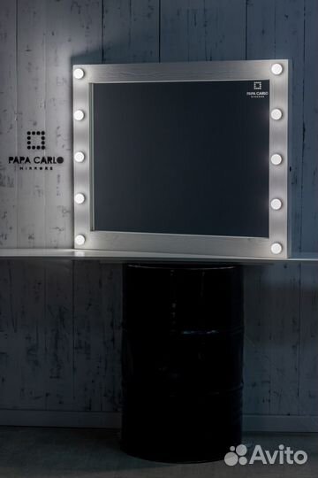 Гримерное зеркало с лампочками