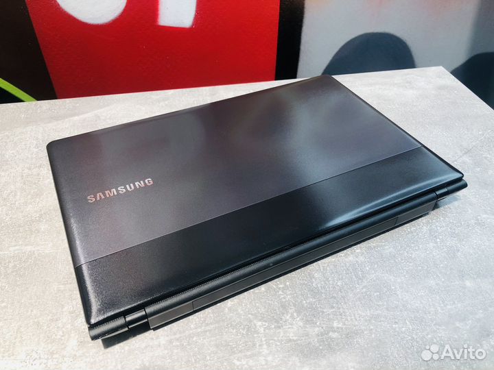 Samsung NP300E5C core i5/ ram 8 gb/ ssd+hdd