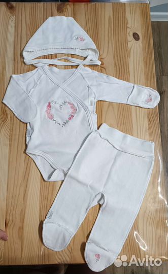 Комплект на выписку для девочки