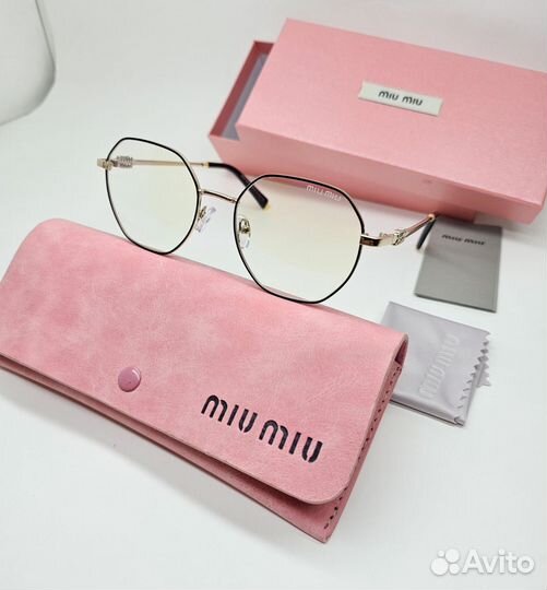 Солнцезащитные очки MIU MIU