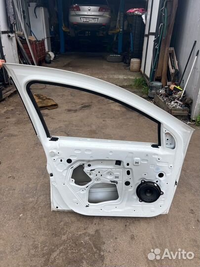 Дверь боковая передняя левая Renault Logan L4SR