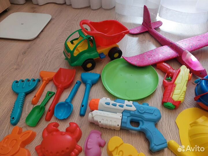 Игрушки для песка и пляжа