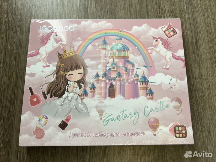 Набор десткой косметики с украшениями