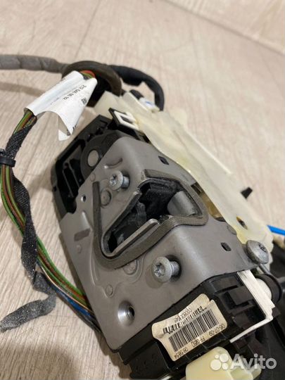 Замок боковой двери передний правый Mercedes Benz