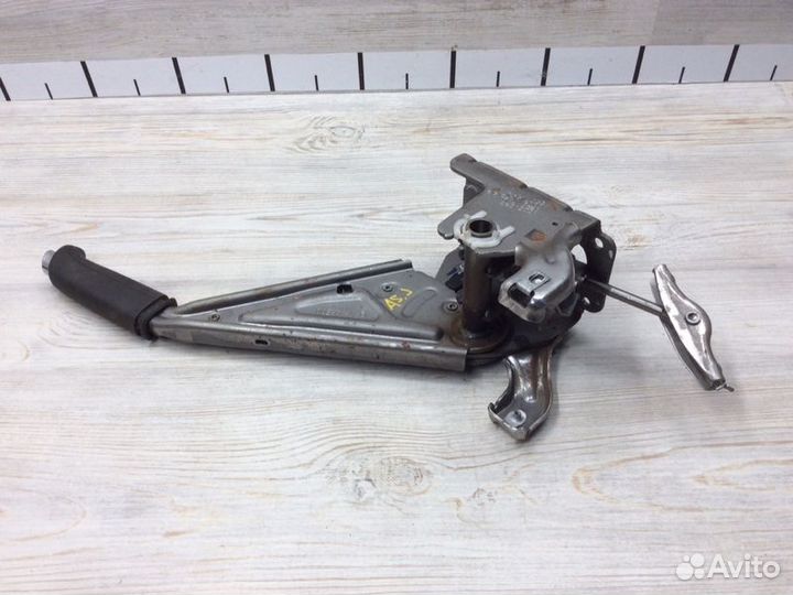 Рычаг стояночного тормоза Opel Astra J A14NET 2012