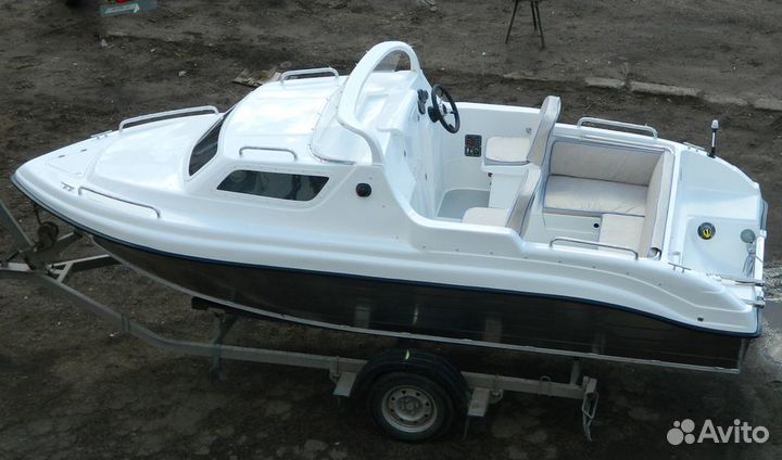 Новый катер с каютой Неман 500 комбинированный