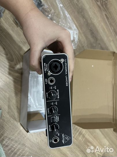 Звуковая карта behringer umc22