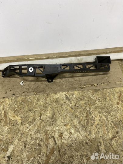 Mazda 3 BK Кронштейн фары правый