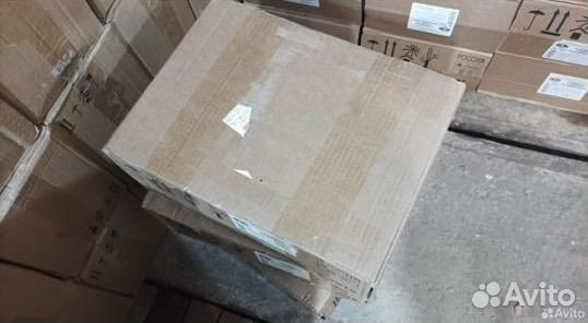 Коробка с 36 жестяными банками