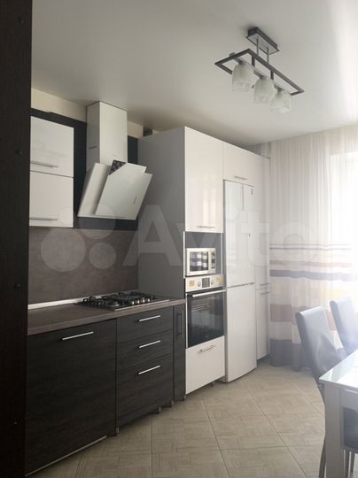 2-к. квартира, 58 м², 1/9 эт.