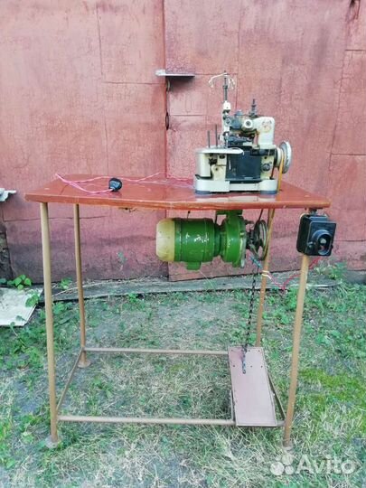 Промышленный оверлок 51 класса (на 4 нитки)