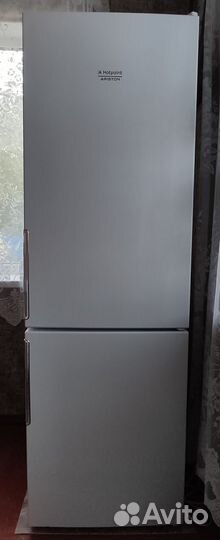 Холодильник Hotpoint-Ariston HF 4180 W