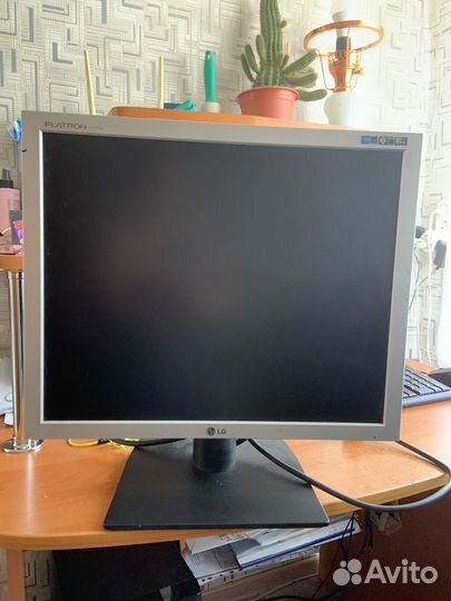 Монитор LG VGA