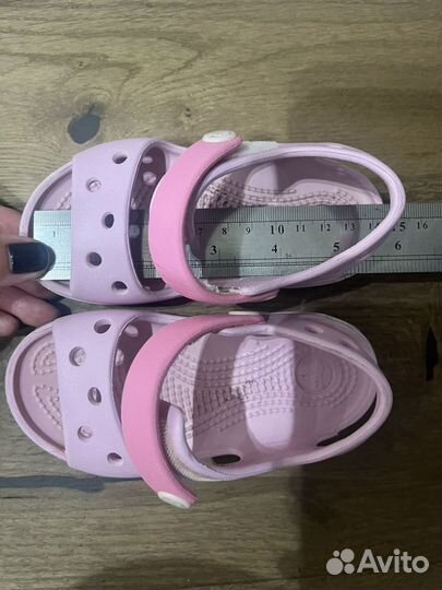 Сандалии crocs