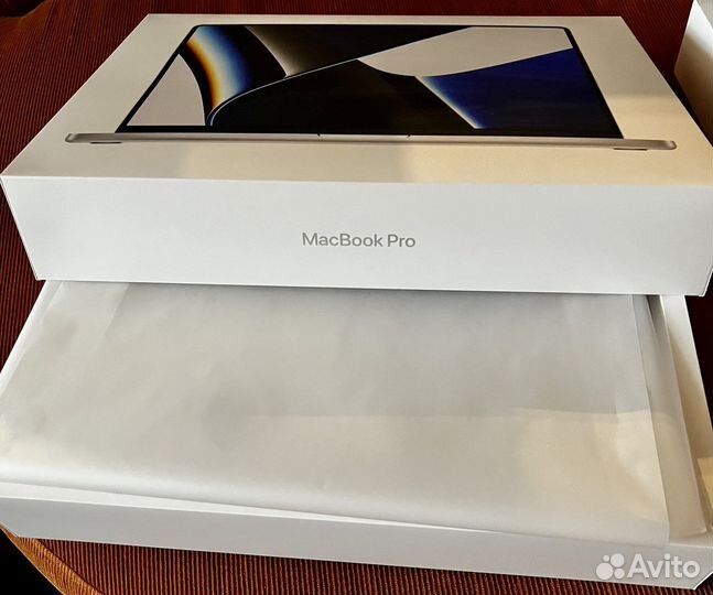 Коробки от Apple MacBook Pro 16