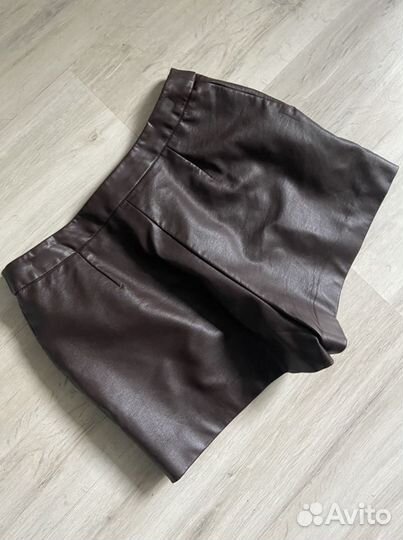 Кожаные шорты