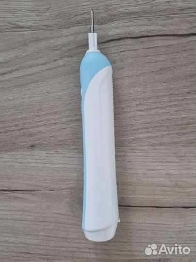 Электрическая зубная щетка Oral-B Pro 1 - 500