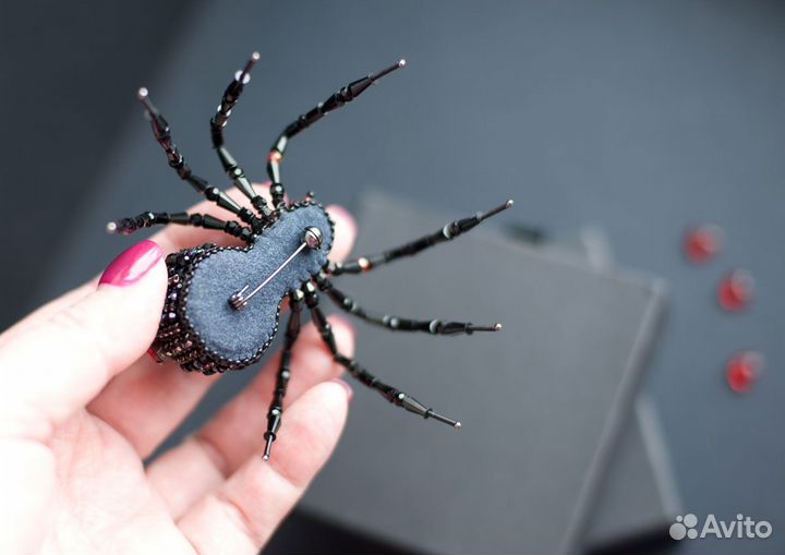 Брошь ручной работы Паук