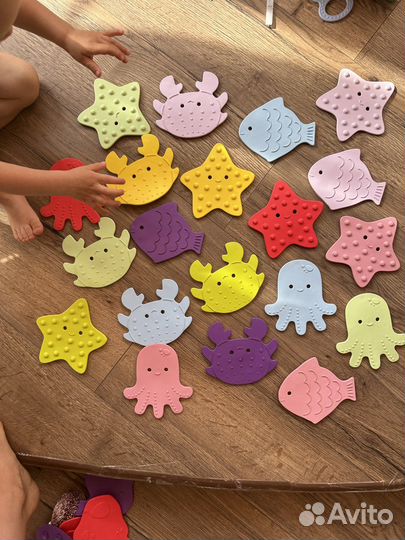 Игрушки прилипалы для ванной