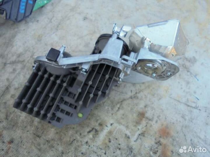 Линза правая Mitsubishi Outlander GG2W 4B11 2018