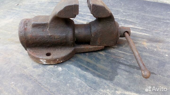 Тиски слесарные