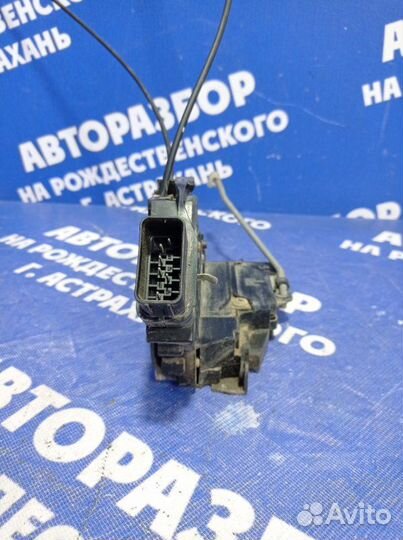 Задний левый замок двери Mazda 3 Bk седан Z6 2006