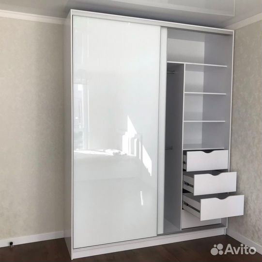 Распашной шкаф