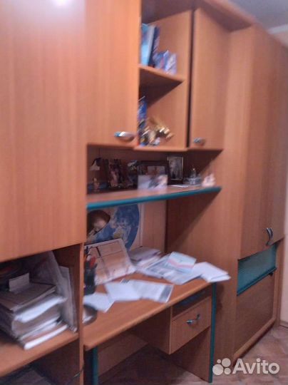 Письменный стол и полка со шкафами б/у