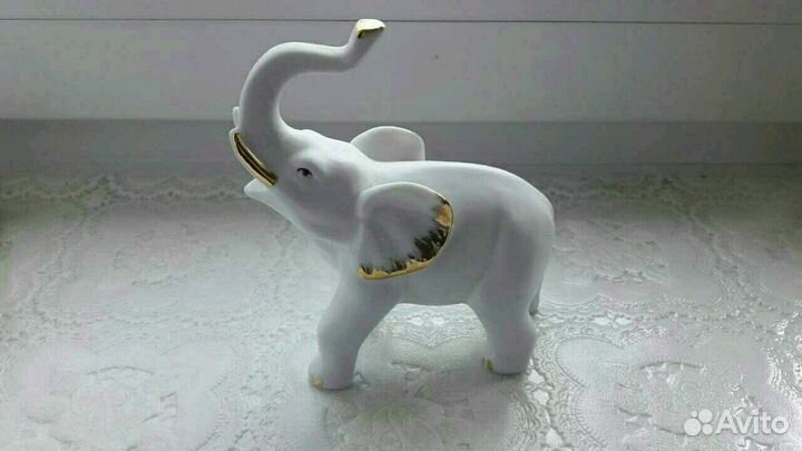 Слон фарфоровый