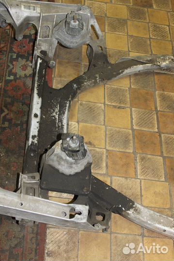BMW Е60 Передний подрамник 31116782458