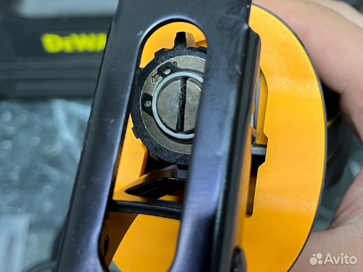 Сабельная пила Dewalt 850W в кейсе