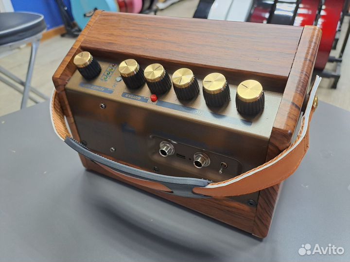 Комбоусилитель 15 Вт с аккумулятором