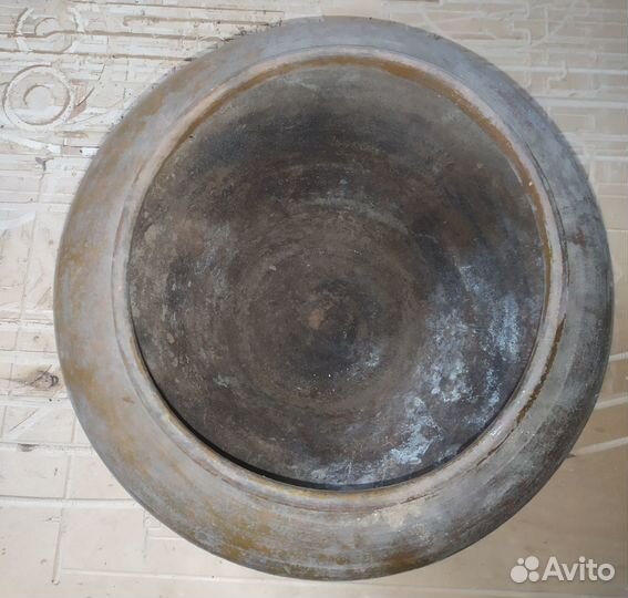 Старинная глиняная корчага