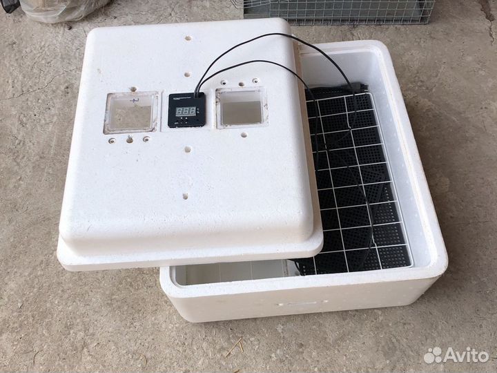 Инкубатор для яиц автоматический