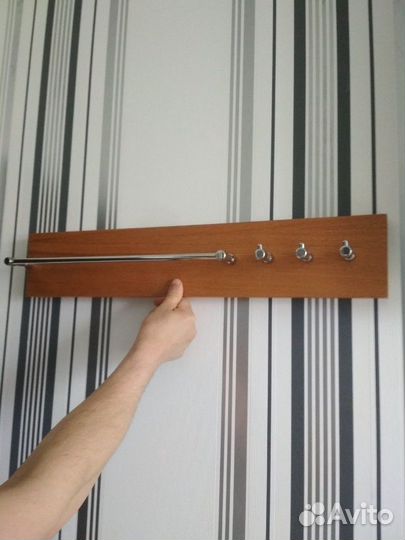 Вешалка настенная