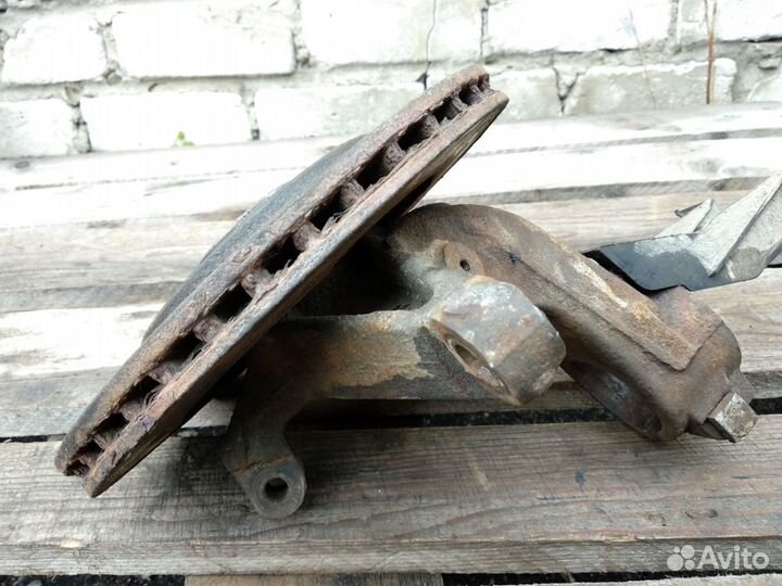 Кулак поворотный правый, левый Пежо 206