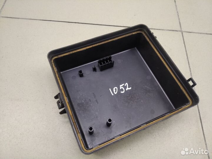 Крышка блока предохранителей Land Cruiser (100) 19